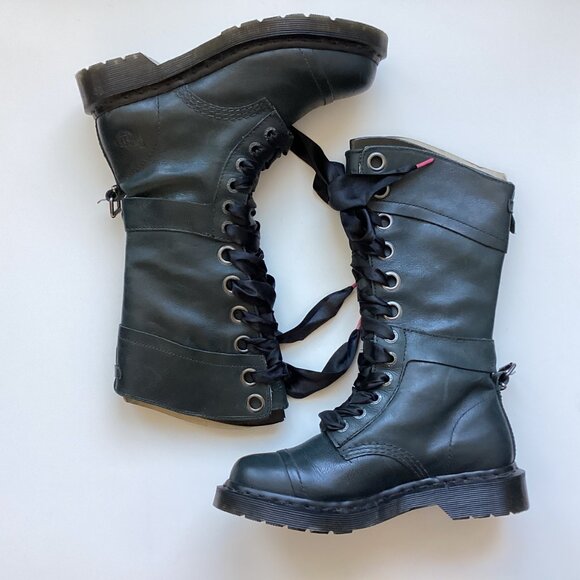 NWOB Dr. Martens Women's Triumph 1914 Two-way Boot Size US6 - Picture 3 of 7